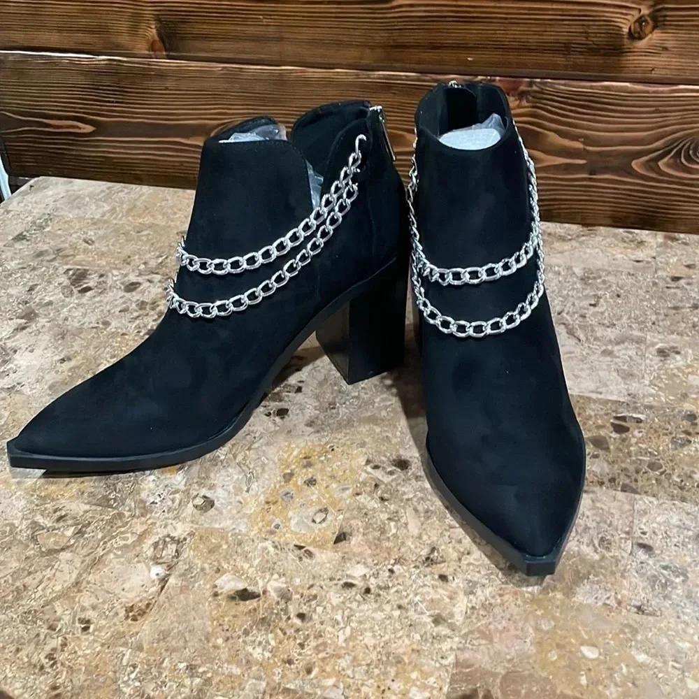 Black Boots with Double Chain